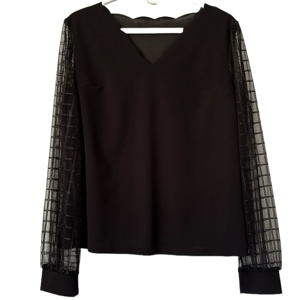 💥FREE WITH PURCHASE Black Dressy Top Scalloped V Neckline Sheer Sleeves Size XXL